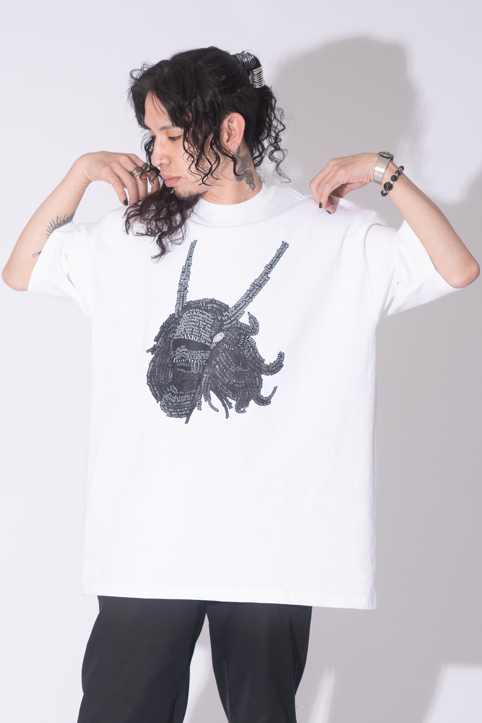 040101 侍 タイポグラフィ 白 Tシャツ（前面） 石田三成 – 侍ブランドT