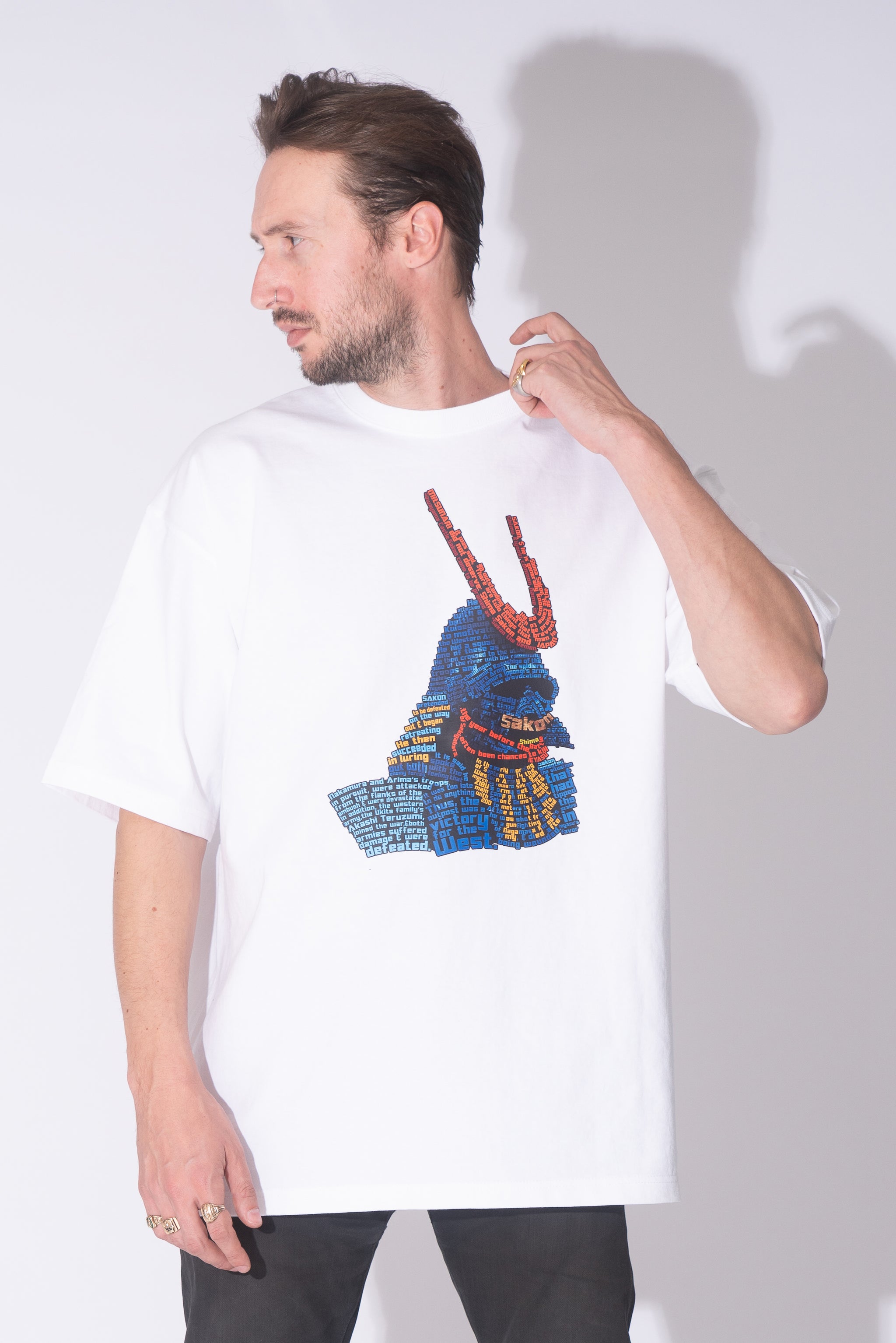 040104 侍 タイポグラフィ Tシャツ（前面） 島 左近 – 侍ブランドT